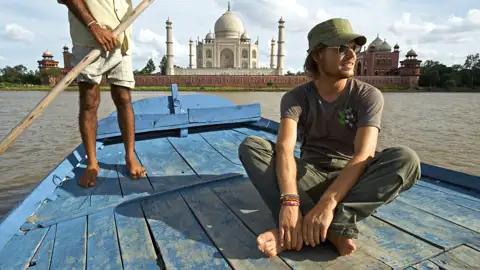 Auch mal ganz entspannt reisen wir in kleiner Gruppe durch Rajasthan und sehen das Taj Mahal.