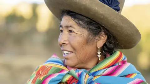 Auf dieser Rundreise durch Peru erleben Sie den Markttag in Pisak, zu dem aus den umliegenden Dörfern die Frauen in ihrer buntenTracht kommen.