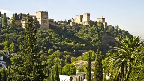 Auf Ihrer individuellen Rundreise durch Andalusien besuchen Sie die Alhambra (UNESCO-Weltkulturerbe) in Granada.