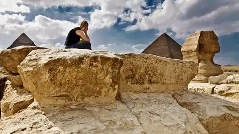 Auf Ihrer individuellen Rundreise nach Ägypten sehen Sie das letzte noch erhaltene antike Weltwunder: die Pyramiden von Gizeh mit dem Sphinx.