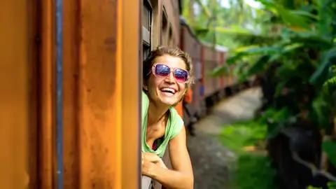 Auf Ihrer individuellen Rundreise geht es mit dem Zug hinauf nach Nuwara Eliya – eine der schönsten Zugstrecken in Sri Lanka.