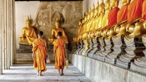 Der Buddhismus spielt in Thailand eine wichtige Rolle. In Klöstern und Tempeln treffen Sie auf Ihrer individuellen Rundreise immer wieder auf Mönche.