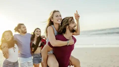 Gehüpft wie gesprungen, auf unserer YOUNG LINE Rundreise nehmen wir alle Kykladen-Highlights mit! Athen, Naxos, Ios und auf Wunsch auch Mykonos und Santorin.