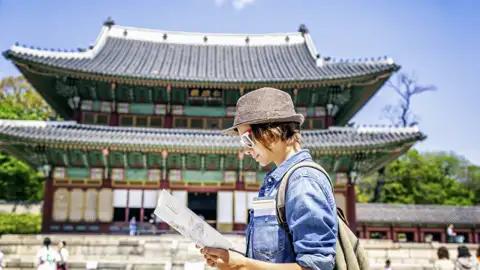 Unser Scout kennt sich aus in den Palästen der Hauptstadt Seoul, da ist keine Karte notwendig.