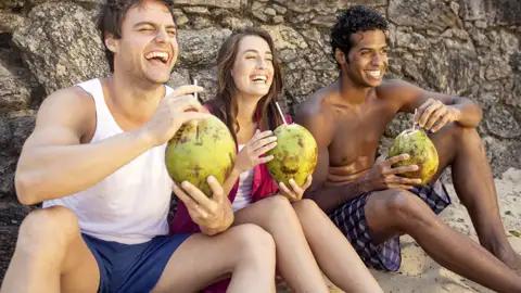 Gemeinsam in der Gruppe junger Traveller haben wir auf unserer YOUNG LINE Rundreise viel Spaß und genießen unsere Urlaubstage am Strand von Costa Rica.