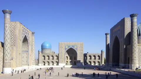 Auf unserer Reise nach Usbekistan und Kirgisistan  besichtigen wir die Koranschulen am Registanplatz in Samarkand.