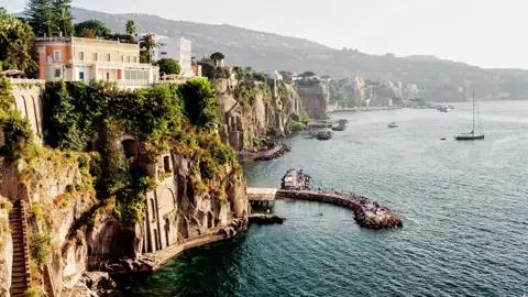 Auf unserer Rundreise an den Golf von Neapel schauen wir uns gemeinsam im Städtchen Sorrent um.