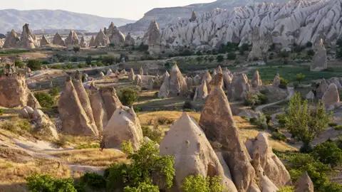 Auf unserer Rundreise mit YOUNG LINE durch die Türkei statten wir den Feenkaminen in Kappadokien einen Besuch ab.