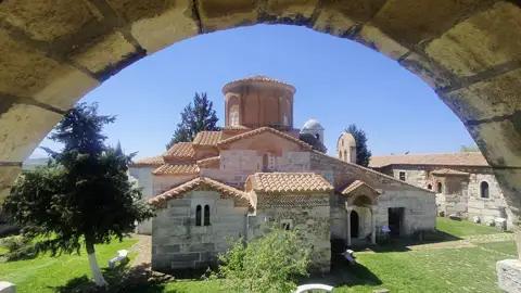Auf Ihrer individuellen Rundreise durch Albanien berichtet Ihr Scout von der langen Geschichte Albaniens. An der Ausgrabungsstätte Apollonia erfahren Sie mehr darüber.