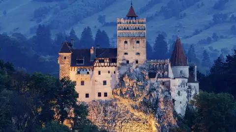 Auf dieser individuellen Rundreise durch Rumänien besuchen Sie das sagenumwobene Schloss Bran, auf dem Graf Dracula sein grausames Unwesen getrieben haben soll.