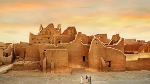 Auf Ihrer individuellen Rundreise nach Saudi-Arabien besuchen Sie auch das Viertel At-Turaif in Diriyah mit seinen Lehmbauten, UNESCO-Welterbe.