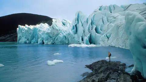 Auf Ihrer individuellen Rundreise durch Chile und Argentinien unternehmen Sie eine Exkursion in den Nationalpark Los Glaciares, wo Sie das Naturschauspiel am Perito-Moreno-Gletscher bewundern können.