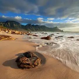 Auf Ihrer individuellen Reise im Mietwagen durch Südafrika genießen Sie atemberaubende Ausblicke auf das Meer.