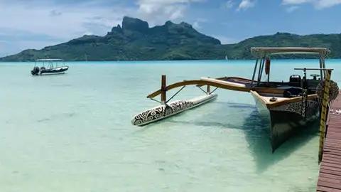 Auf Bora Bora, einer Station Ihrer individuellen Rundreise in der Südsee, unternehmen Sie in der wunderschönen Lagune vor der Kulisse des Mount Otemanu eine spannende Bootstour.
