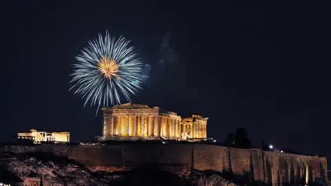 Der Blick auf die beleuchtete Akropolis gehört auch an Silvester zu den schönsten Panoramen der griechischen Hauptstadt