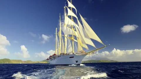 Erleben Sie auf dieser Reise die karibische Inselwelt auf ganz be-sondere Art: An Bord des majestätischen Großseglers Star Flyer kreuzen wir eine Woche lang durch die Kleinen Antillen.