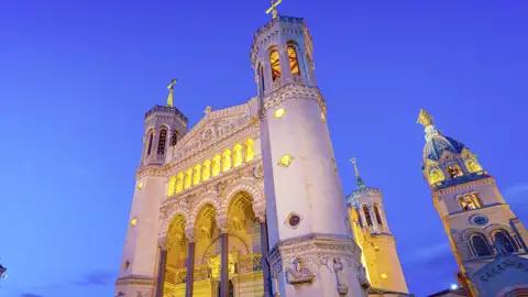 Zum Programm unserer Silvesterreise für junge Menschen gehört auch der Besuch der Basilika von Fourvière