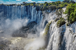 Es sind Wasserfälle in Angola zu sehen.