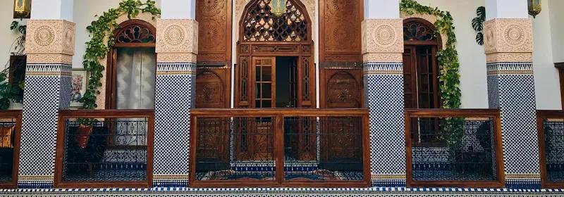 Orientalisches, mit Mosaik verziertes Haus mit Säulen