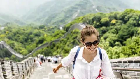 Der Besuch der Großen Mauer bei Beijing steht natürlich auch auf dem Höhepunkteprogramm dieser YOUNG LINE Reise durch China.