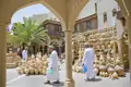 Auf unserer Marco Polo Rundreise durch den Oman entdecken wir im Souk der Töpfer in Nizwa Gefäße aus Ton, Keramik in allen Größen und anderes Töpferhandwerk.