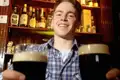 Auf unserer YOUNG LINE Reise nach Irland darf ein Besuch in einem Pub natürlich nicht fehlen. Entspanne am Abend bei einem Bier und lerne auf unserer Singlereise deine Mitreisenden besser kennen.