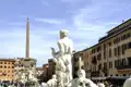 Kunst und Schönheit, wohin man schaut: Ihr Marco Polo führt Sie auf Ihrer individuellen Städtereise durch die Gassen Roms - unter anderem zu den schönen Brunnen auf der Piazza Navona.