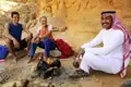 Unterwegs in Jordaniens Wüste genießen Sie auf Ihrer individuellen Rundreise eine Kaffeepause nach Beduinenart und nutzen die Gelegenheit, mit Einheimischen ins Gespräch zu kommen.