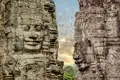 Ein Höhepunkt Ihrer Rundreise durch Indochina ist der Besuch von Angkor, wo Sie am Bayon-Tempel steinerne Gesichter geheimnisvoll anlächeln.