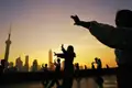 In Shanghai sehen Sie am Abend vielleicht Einheimische, die am Abend am Bund Tai-Chi machen.