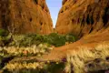 Auf Ihrer individuellen Rundreise durch Australien kommen Sie auch zum Ayers Rock und unternehmen eine Wanderung in der Walpa Gorge in den Olgas.