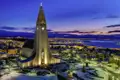 Auf unserer YOUNG LINE Rundreise durch Island können  wir  in Reykjavik durch die Gassen bummeln und bei der imposanten Hallgrimskirche vorbeischauen.