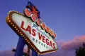 Welcome to Fabulous Las Vegas! Auf unserer YOUNG LINE Rundreise besuchen wir auch die berühmteste Spielerstadt der USA und bestaunen am legendären Strip das Neonlichtermeer und die perfekten Kopien berühmter Bauwerke.