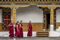 Bei Ihrer Rundreise durch Bhutan können Sie einen Tempel mit Ihrerm Scout erkundigen.  Wir lauschen wir den Gebeten und Mantras der buddhistischen Mönche und lassen uns von der Atmosphäre in ihren Bann ziehen.