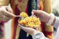 Lokale Köstlichkeiten wie Biryani, ein traditionelles Reisgericht, kosten wir auf unserer Rundreise durch Rajasthan.