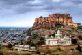 Auf Ihrer Rundreise durch Rajasthan besuchen Sie auch Jodhpur mit dem beeindruckenden Mehrangarh Fort. Genießen Sie den Ausblick auf die "blaue Stadt".
