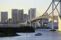 Auf dieser Marco Polo Reise durch Japan besuchen Sie auch Tokio und können von der künstlichen Insel Odaiba aus den Blick auf Skyline und Rainbow Bridge genießen.