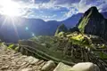 Ein Highlight jeder Südamerika-Reise: die legendären Ruinen von Machu Picchu in Peru. Umgeben von den grünen Berghängen der Anden thront die Inkastadt inmitten spektakulärer Natur – ein unvergesslicher Höhepunkt auf Ihrer Marco Polo-Reise.