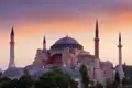 Genießen Sie auf Ihrer individuellen Reise nach Istanbul und Kappadokien in Istanbul den abendlichen Blick auf die Hagia Sophia.