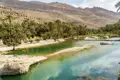 Auf Ihrer individuellen Rundreise durch den Oman kommen Sie an vielen Wadis vorbei, wo Sie auch ein kühles Bad nehmen können, unter anderem dem Wadi Bani Khalid.