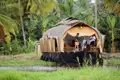 Wenn Sie auf Ihrer individuellen Rundreise durch Südindien die Backwaters ganz authentisch erleben wollen, dann nutzen Sie doch die Gelegenheit, statt im Hotel auf einem Hausboot zu übernachten.