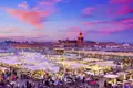 Bei Ihrer Rundreise durch Marokko erleben wir viel Trubel auf dem Djemaa el-Fna, dem einstigen Platz der Gehenkten. Heute tobt das Leben auf dem zentralen Marktplatz in Marrakesch.