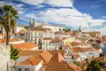 Lassen Sie sich auf dieser Rundreise in Portugal von Ihrer Reiseleitung durch die Altstadt Lissabons führen und genießen Sie den Ausblick von einem der zahlreichen Miradouros.