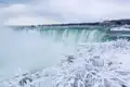 Zu Beginn unserer Rundreise entlang der Ostküste Kanadas, bewundern wir die eisigen Niagarafällen eingebettet in glitzernde Winterlandschaft.