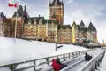 Auf unserer Rundreise im Winter entlang der Ostküste Kanadas rodeln wir in Québec City auf der 250 m langen Eisschlittenbahn vor der Kulisse des historischen Château Frontenac.