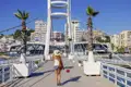 Bei unserer Rundreise können wir in Durres auf  über die auffällige und moderne Brücke Pista e Re flanieren.