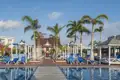 Direkt am feinsandigen Strand gelegen, erwartet Sie auf Ihrer Kuba-Rundreise mit Marco Polo das All-inclusive-Resort Playa Cayo Santa María, eine weitläufige Hotelanlage mit vier Pools, Sonnenterrassen und Gärten – ideal zum Erholen und Genießen.