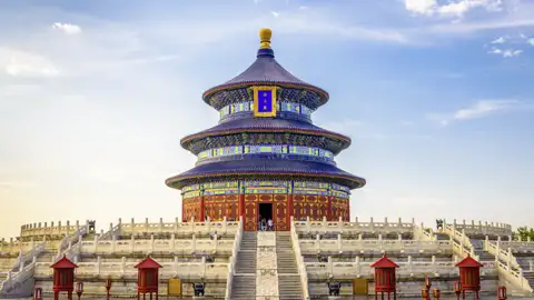 Fotostopp beim Himmelstempel in Peking auf Ihrer Rundreise durch China. Anschließend bummeln über den Tiananmen, den "Platz des Himmlischen Friedens".