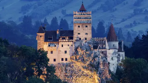 Auf dieser individuellen Rundreise durch Rumänien besuchen Sie das sagenumwobene Schloss Bran, auf dem Graf Dracula sein grausames Unwesen getrieben haben soll.
