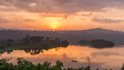 Auf der individuellen Rundreise in Uganda erleben Sie bei einmaligen Sonnenuntergängen prächtige Farbenspiele.